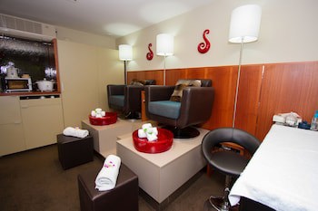 Te Waonui Forest Retreat