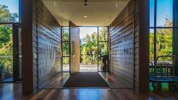 Te Waonui Forest Retreat