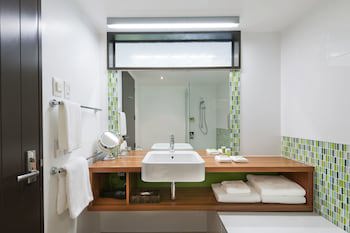Te Waonui Forest Retreat
