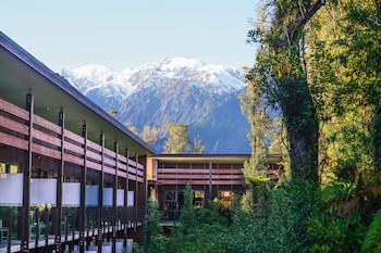 Te Waonui Forest Retreat