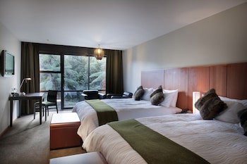 Te Waonui Forest Retreat