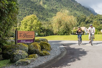 Te Waonui Forest Retreat