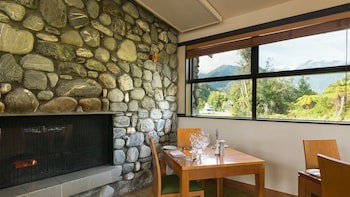 Te Waonui Forest Retreat
