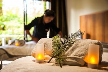 Te Waonui Forest Retreat
