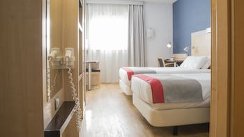 Holiday Inn Express Barcelona - Sant Cugat, An Ihg Hotel