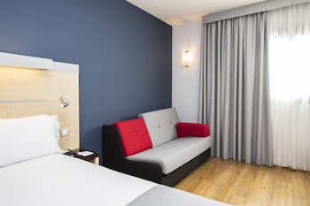 Holiday Inn Express Barcelona - Sant Cugat, An Ihg Hotel