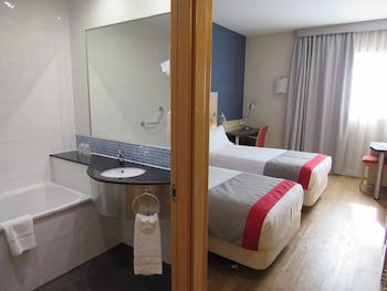 Holiday Inn Express Barcelona - Sant Cugat, An Ihg Hotel