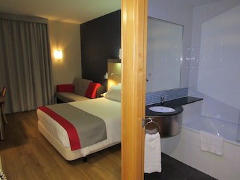 Holiday Inn Express Barcelona - Sant Cugat, An Ihg Hotel