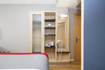 Holiday Inn Express Barcelona - Sant Cugat, An Ihg Hotel