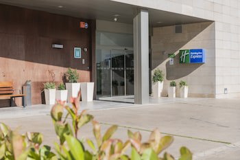Holiday Inn Express Barcelona - Sant Cugat, An Ihg Hotel