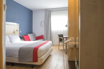 Holiday Inn Express Barcelona - Sant Cugat, An Ihg Hotel