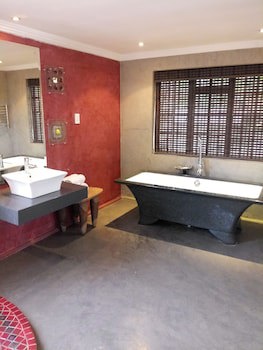 Singa Lodge - Lion Roars Hotels & Lodge