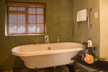 Singa Lodge - Lion Roars Hotels & Lodge