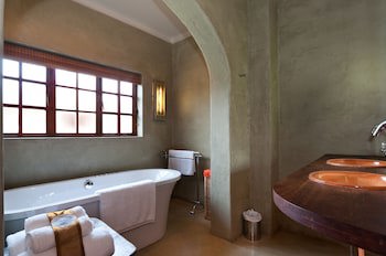 Singa Lodge - Lion Roars Hotels & Lodge