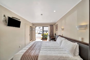 Tudor Court Motor Lodge
