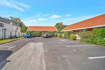 Tudor Court Motor Lodge