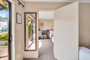 Tudor Court Motor Lodge