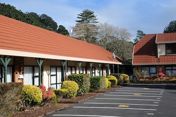 Tudor Court Motor Lodge