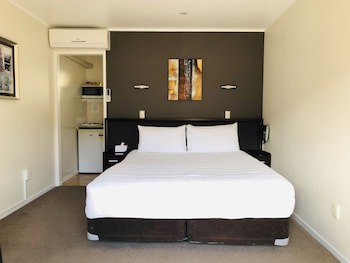 Tudor Court Motor Lodge