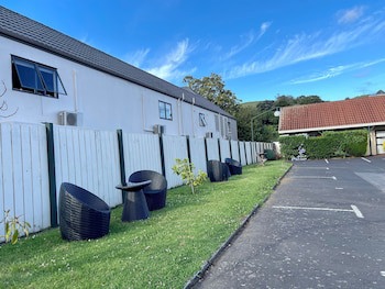 Tudor Court Motor Lodge