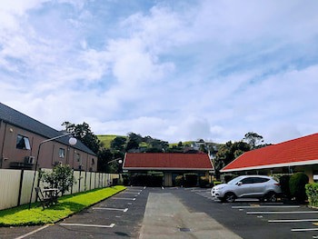 Tudor Court Motor Lodge