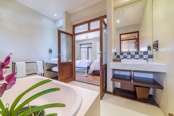 Casterbridge Hollow Boutique Hotel