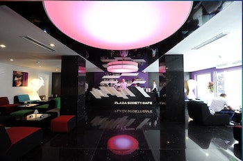 Plaza V