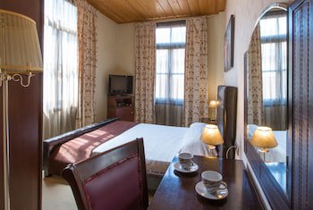 Dias Hotel