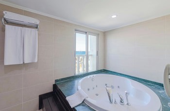 Crowne Plaza Hotel Antalya by IHG galeri fotoğrafı