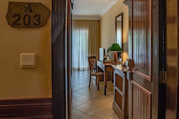 Aanari Hotel And Spa