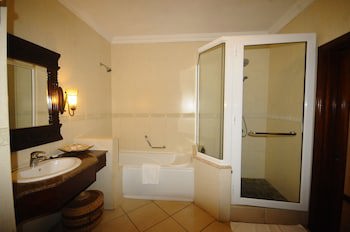 Aanari Hotel And Spa