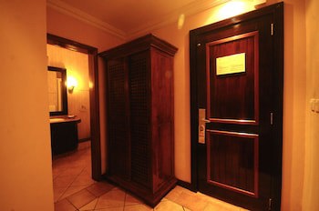 Aanari Hotel And Spa