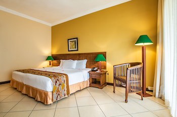 Aanari Hotel And Spa