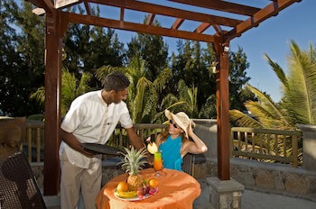 Aanari Hotel And Spa