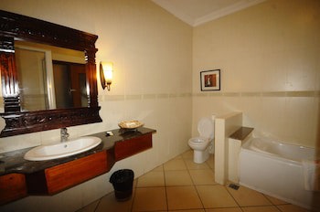 Aanari Hotel And Spa
