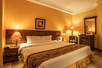 Aanari Hotel And Spa