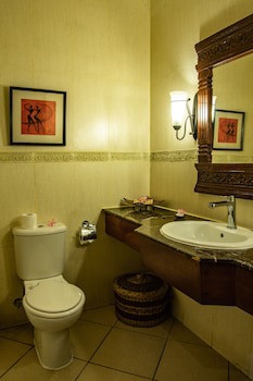 Aanari Hotel And Spa