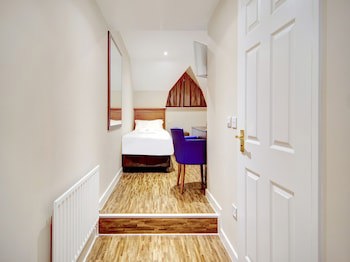 Gissons Hotel By Oyo Rooms (Adults Only)