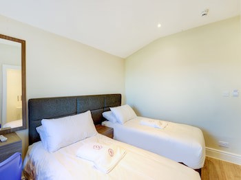 Gissons Hotel By Oyo Rooms (Adults Only)