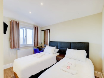 Gissons Hotel By Oyo Rooms (Adults Only)