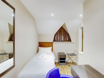 Gissons Hotel By Oyo Rooms (Adults Only)