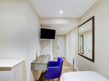 Gissons Hotel By Oyo Rooms (Adults Only)