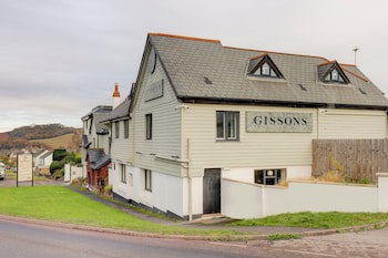 Gissons Hotel By Oyo Rooms (Adults Only)