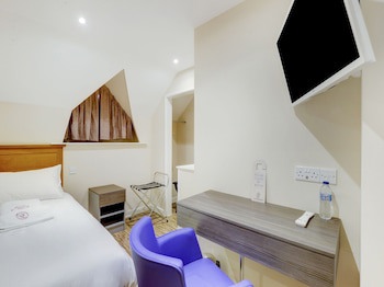 Gissons Hotel By Oyo Rooms (Adults Only)