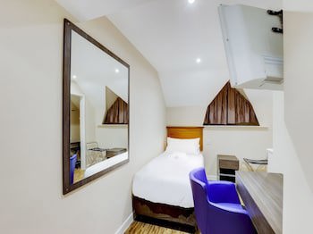 Gissons Hotel By Oyo Rooms (Adults Only)