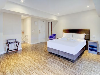 Gissons Hotel By Oyo Rooms (Adults Only)