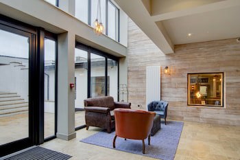 Gissons Hotel By Oyo Rooms (Adults Only)