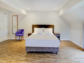 Gissons Hotel By Oyo Rooms (Adults Only)