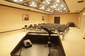 Days Hotel By Wyndham Baku