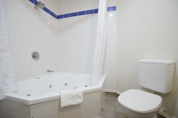 Ventura Inn & Suites Hamilton